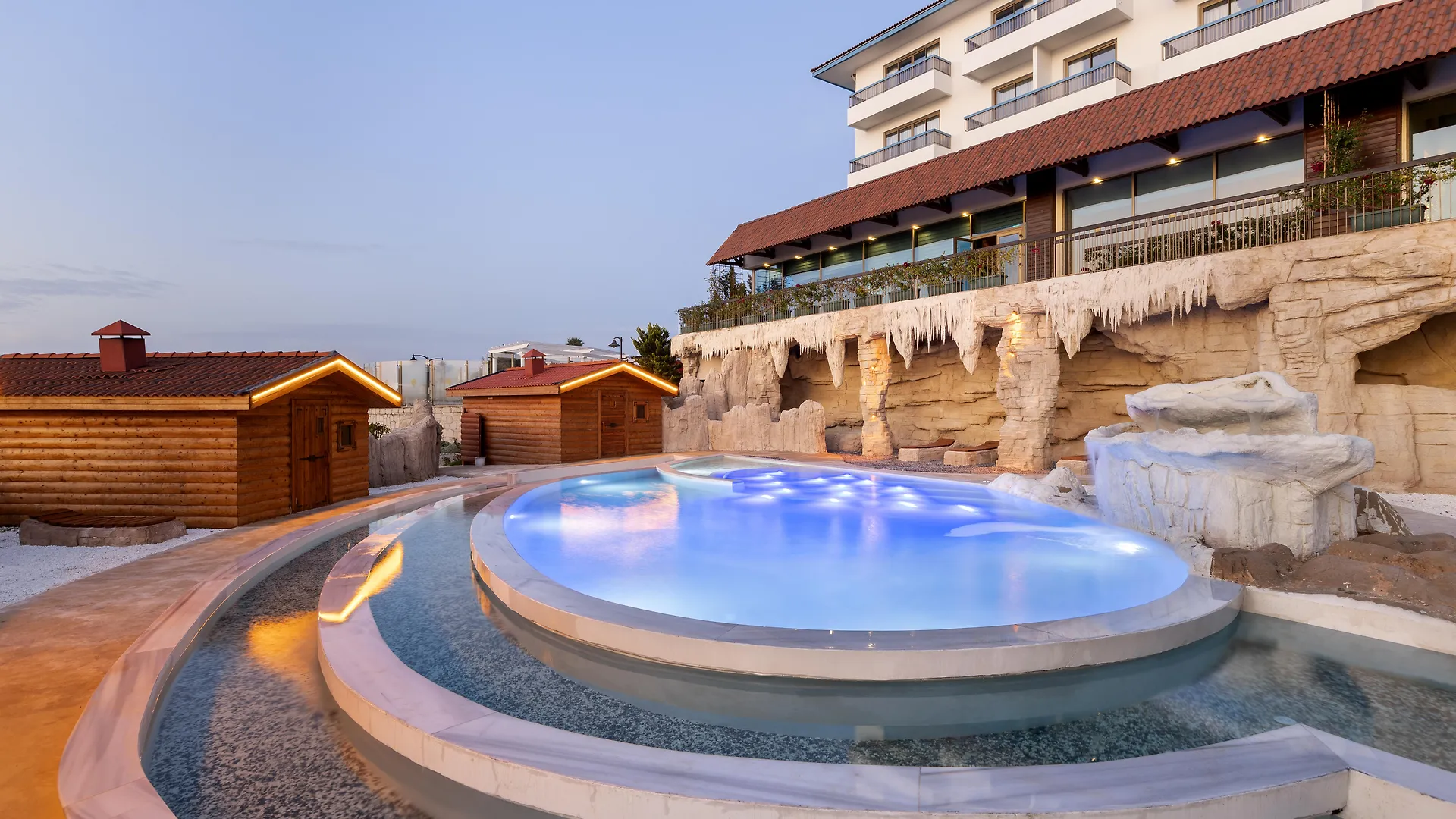 Royal Teos Thermal Resort Clinic & Spa - Halal Hotel Seferihisar 5*,