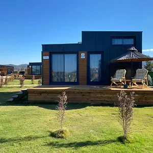 Hotel Lavira Tiny House Village